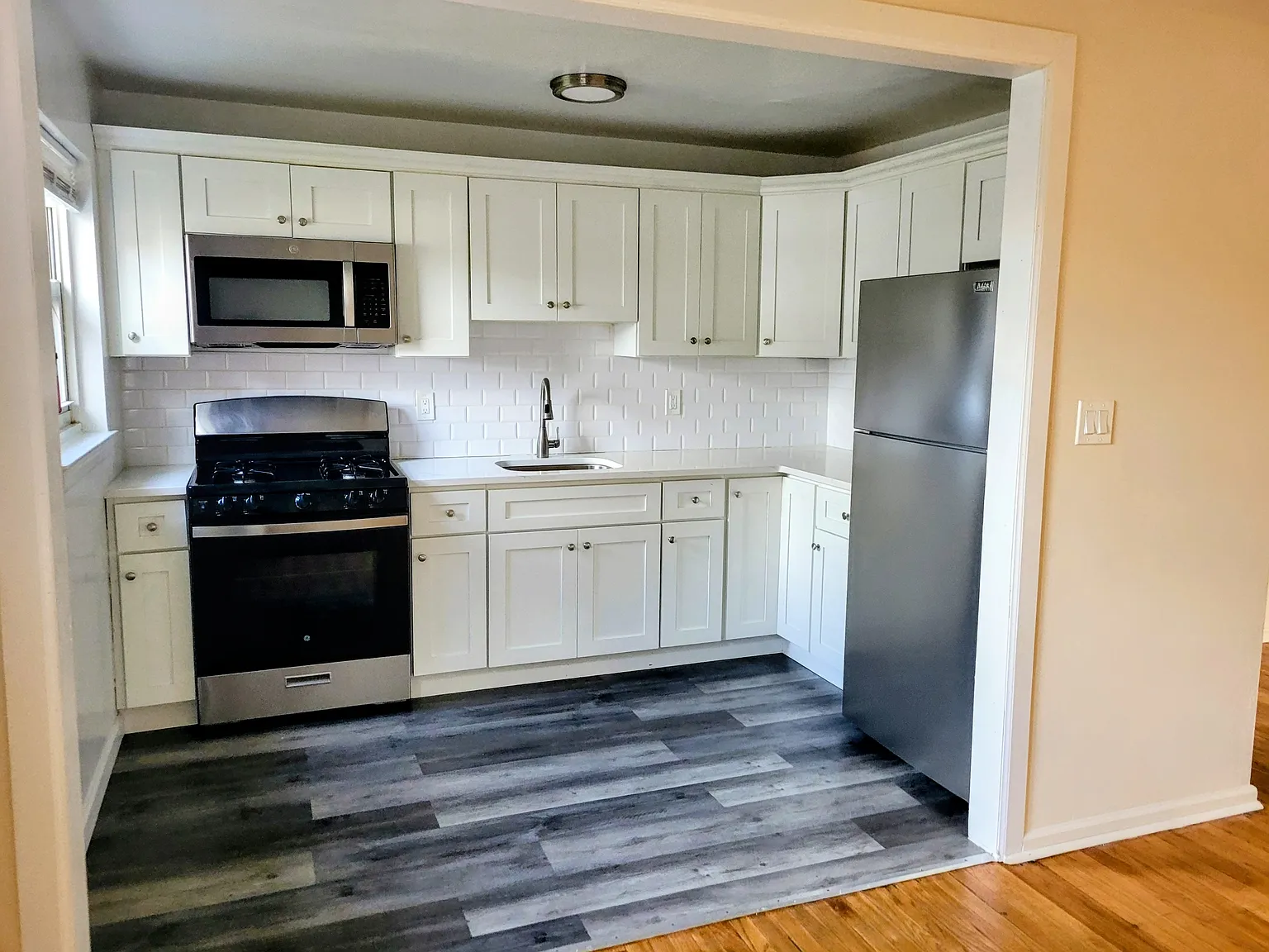 2 bed, 700 sqft, $2,175 — Photo 2