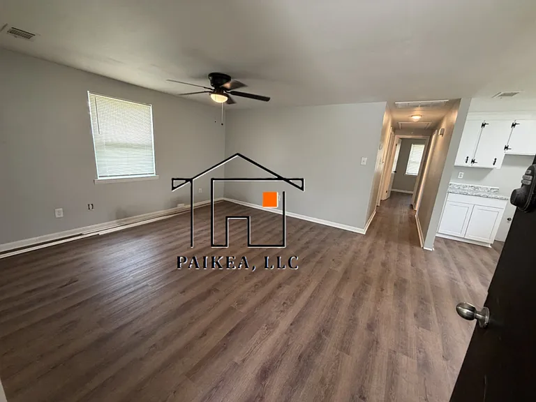 18 Helmken St — Photo 4