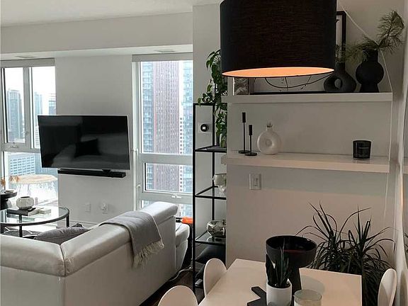 2nd image of 318 Richmond St W #3405