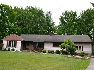 1675 Acacia Dr NW, Grand Rapids, MI 49504