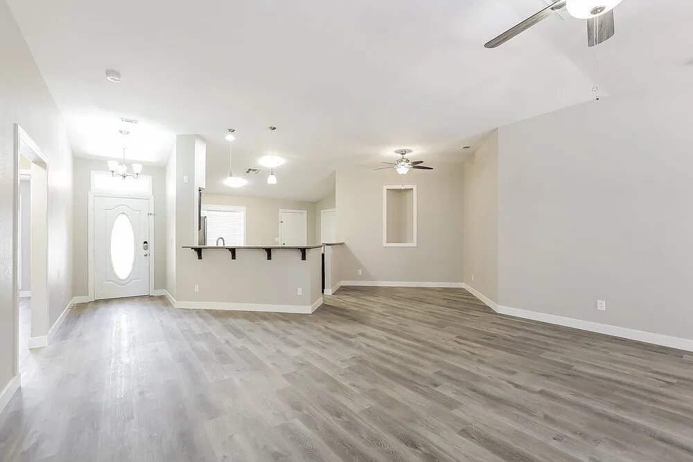 3 bed, 2.0 bath, 1587 sqft, $2,165 — Photo 3