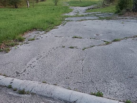 5th image of 225 Woodside Dr