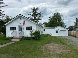 17 Willow St, Howland, ME 04448