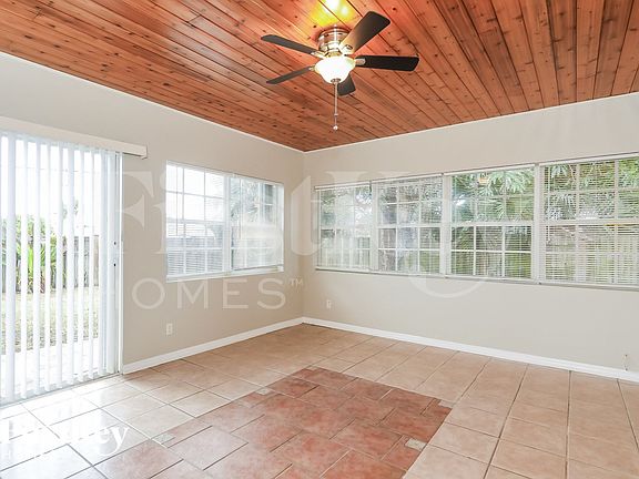 2nd image of 212 SE 8th Ter