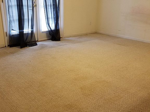 5th image of 444 E Rose St