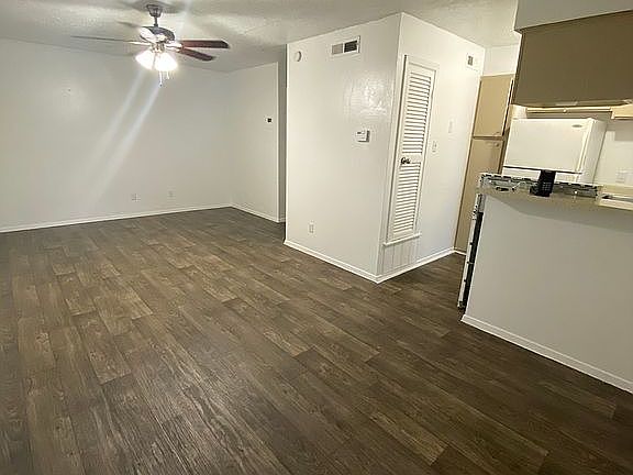 3rd image of 8501 Dryfield Dr APT 101