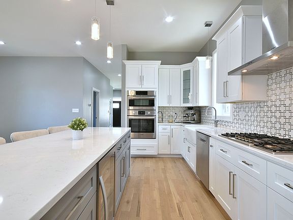 5th image of 7607 W Palatine Ave