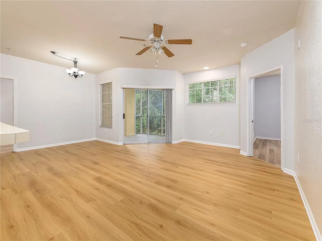 2 bed, 2.0 bath, 1089 sqft, $1,900 — Photo 4