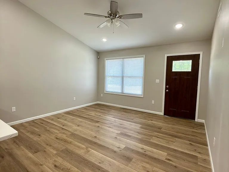 1805 Saint Michaels Ct — Photo 28