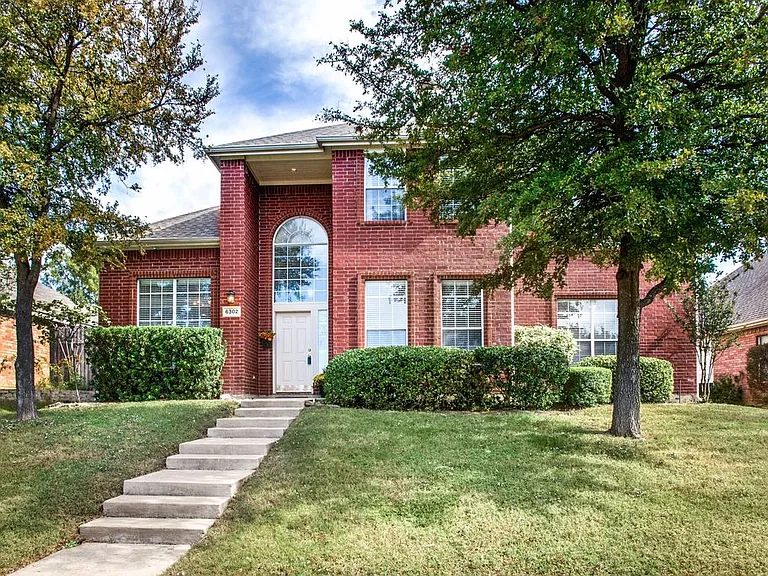 6302 Autumnwood Dr — Photo 2