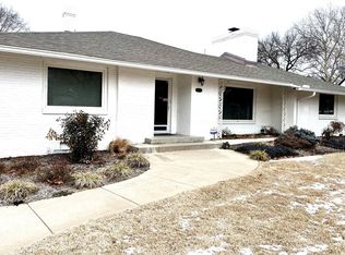 3220 E Elmwood Dr, Wichita, KS 67218