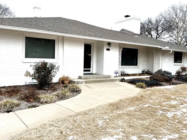 3220 E Elmwood Dr, Wichita, KS 67218