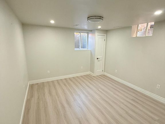3rd image of 21 Cattail Cres #Basement