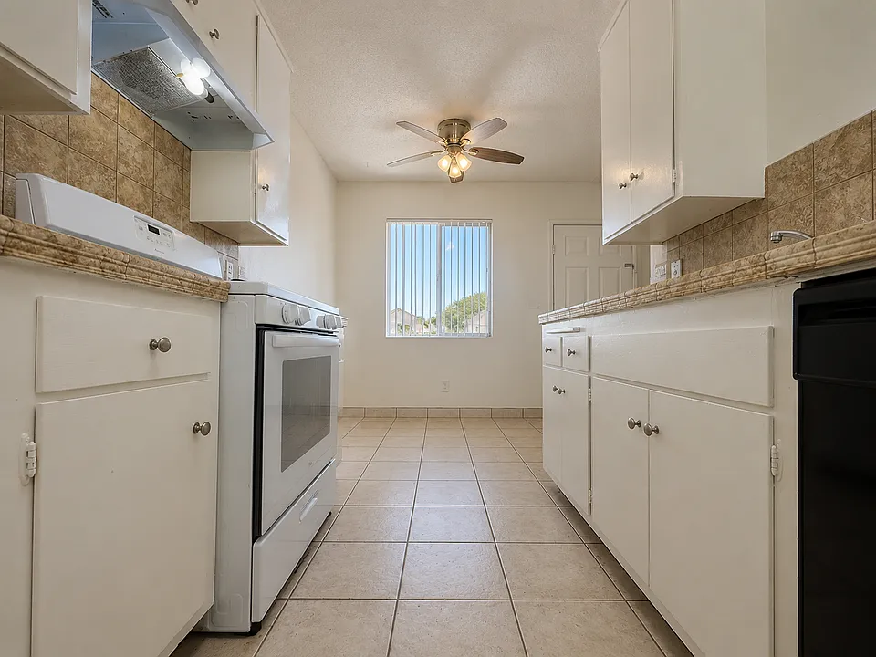 12615 Grevillea Ave