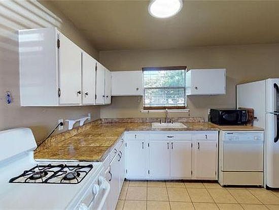 4th image of 404 Johns Hopkins Dr