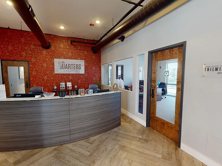 The-Quarters-Bloomington-Clubhouse-Front-Desk