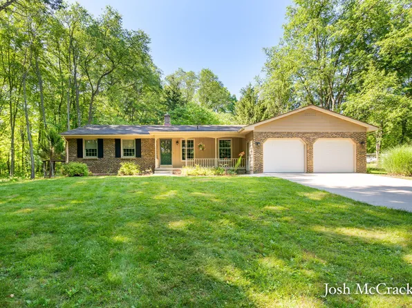 2894 Gulliford Dr SE, Lowell, MI 49331