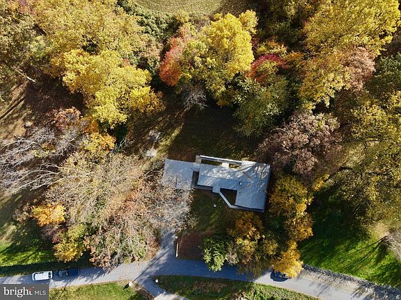 3rd image of 60 Noll Ln