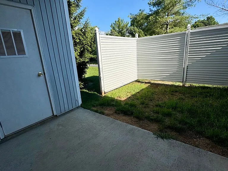 2702 Waters Edge Dr — Photo 22