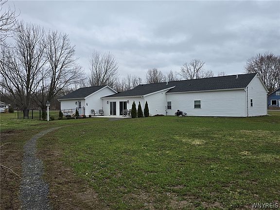 4th image of 2295 Quaker Rd