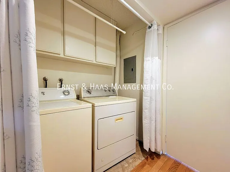 2755 E Hill St — Photo 26
