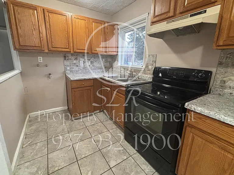 1029 Blakley Dr — Photo 10