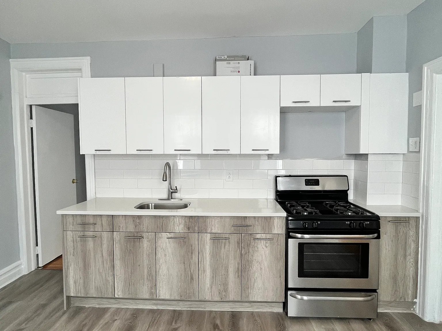 289 Cator Ave — Photo 1