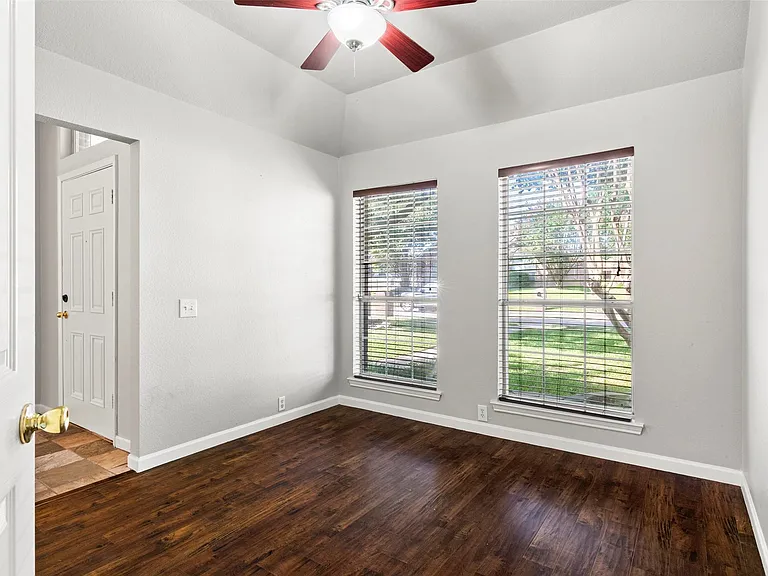 6721 Misty Hollow Dr — Photo 11