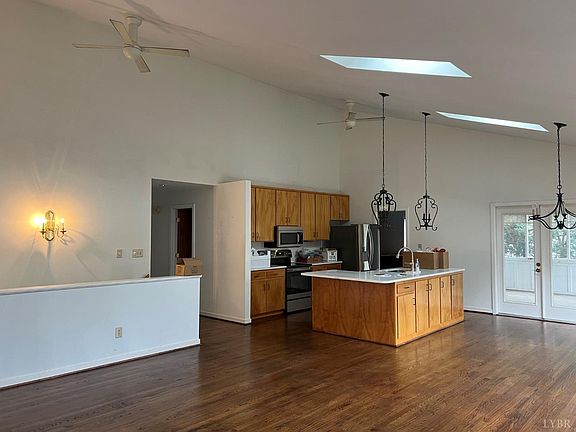 3rd image of 105 Saint Paul Dr