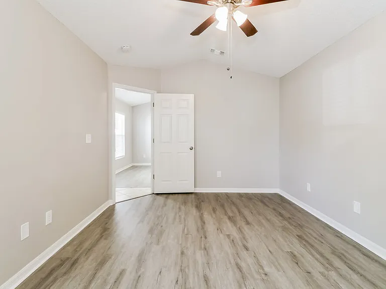 22501 Crows Nest Ct — Photo 12