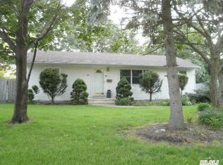 31 Picket Ln, Centereach, NY 11720