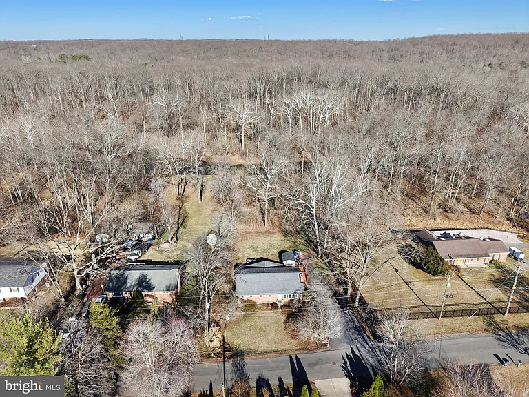 7409 Lake Dr — Photo 34