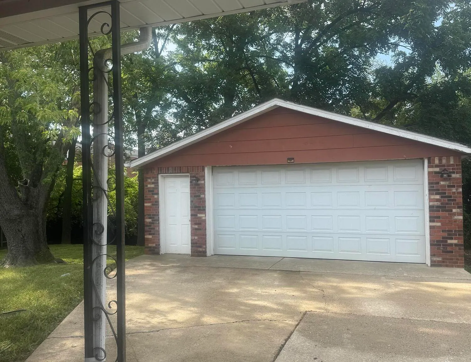 3 bed, 2.5 bath, 1100 sqft, $2,300 — Photo 2