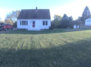 996 Kane St, Dubuque, IA 52001