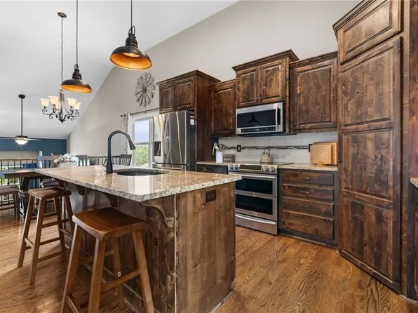 115 E Maple St, Lone Jack, MO 64070