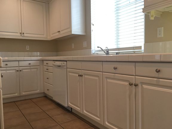 3rd image of 8030 Holland Park St