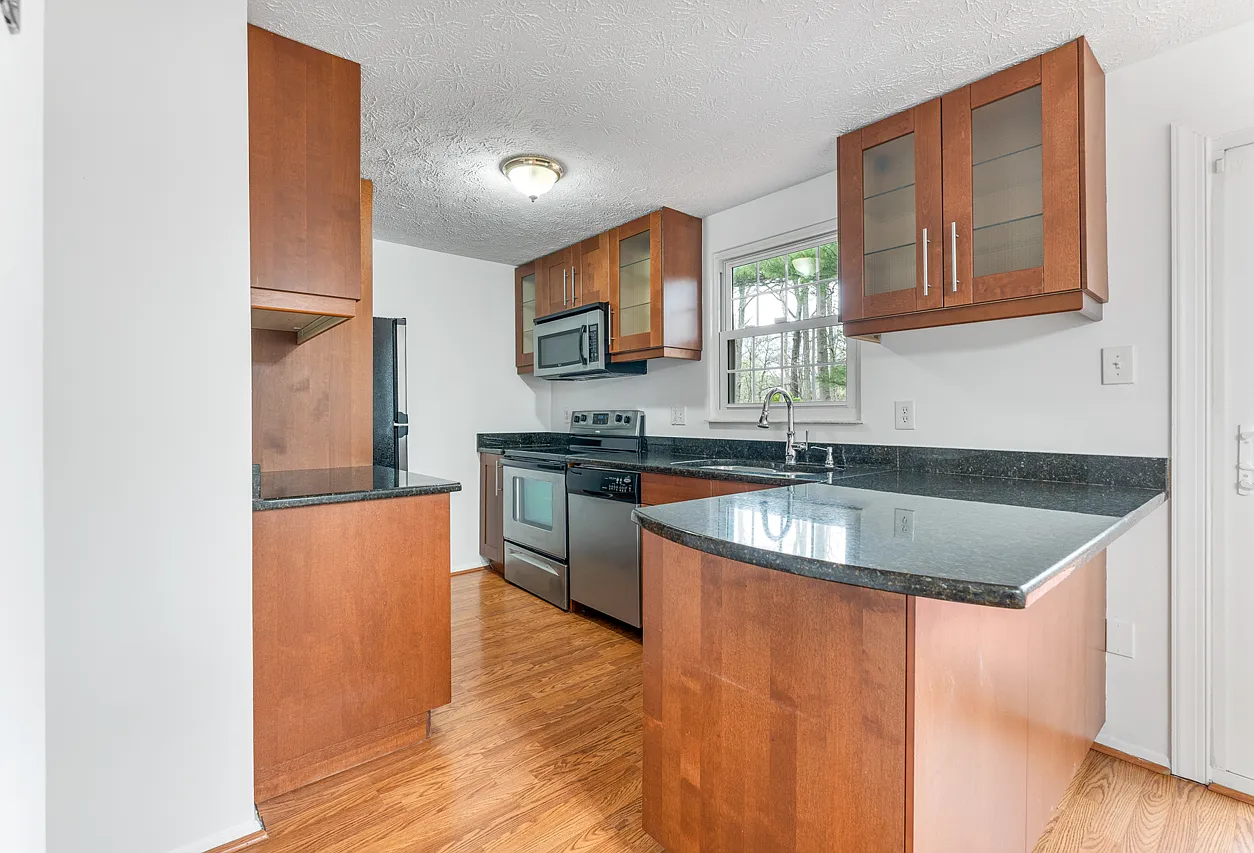 3 bed, 1450 sqft, $3,175 — Photo 2