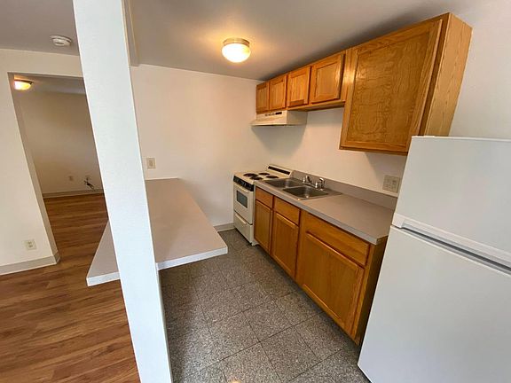 2nd image of 211 N Hazel Ave