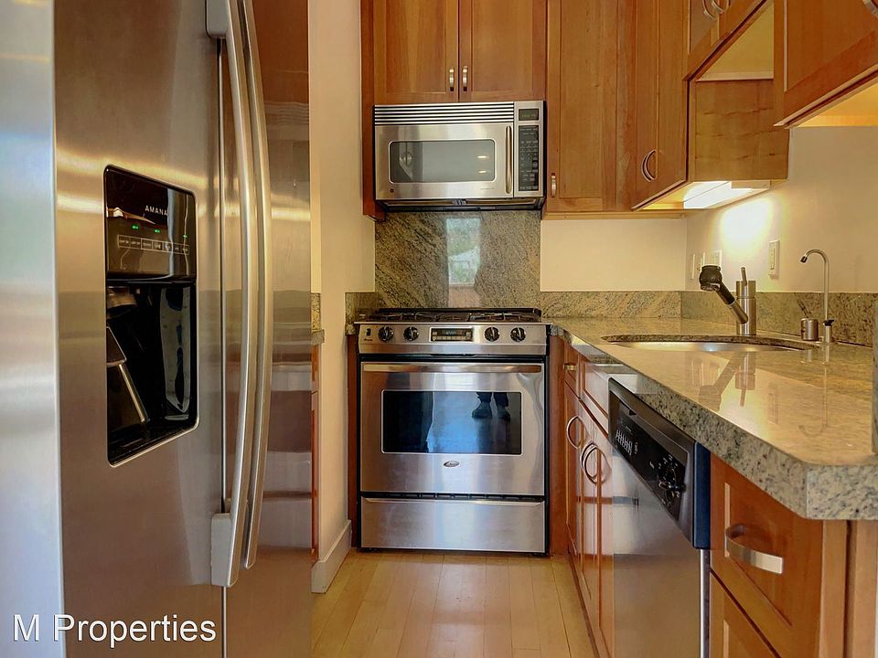 1st image of 926 Grove St APT 4