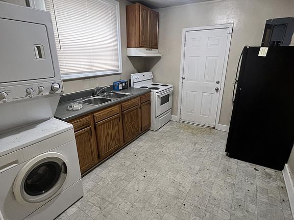 3rd image of 754 Fremont St #1