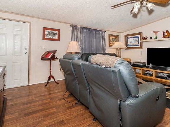 5th image of 671 S 2nd St