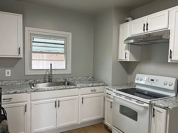 4th image of 13402 Alvin Ave