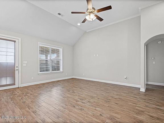 4th image of 4276 Ridgemont Rd