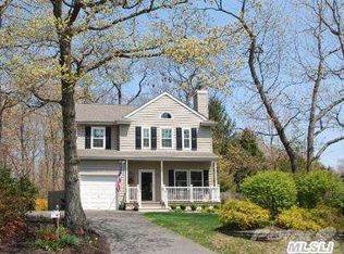 131 Gnarled Hollow Rd, East Setauket, NY 11733