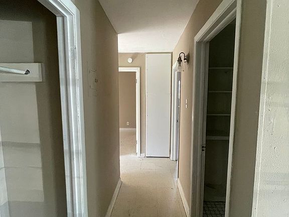 4th image of 1110 Arnold Dr