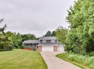 471 Caernarvon Rd, Wales, WI 53183