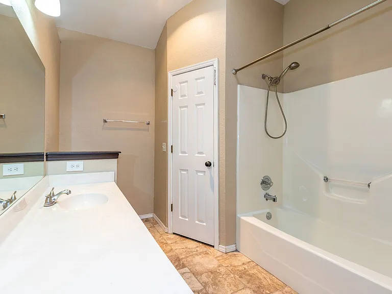 2412 W Natchez St — Photo 23
