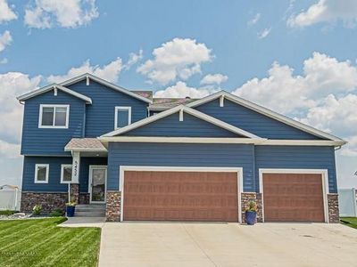 5452 66th St S, Fargo, ND, 58104