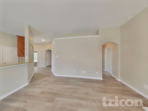 2nd image of 437 Creek Bend Dr