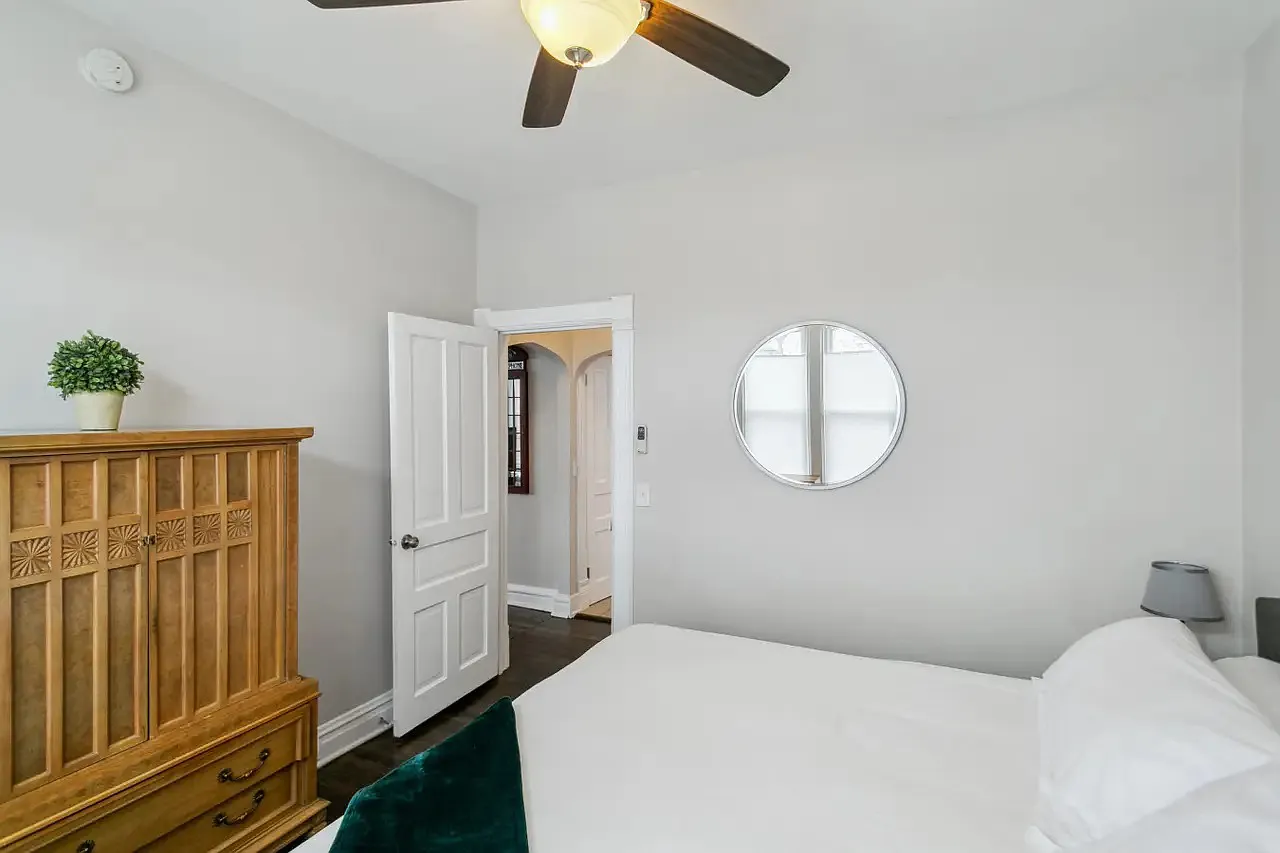 3 bed, 1200 sqft, $3,200 — Photo 1
